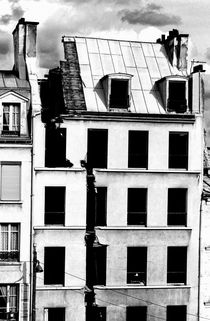 Split roof of a demolished building in Paris von Sami Sarkis Photography