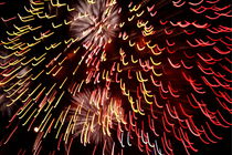 Fireworks light up the sky while celebrating Bastille Day von Sami Sarkis Photography