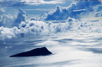 Makura Island surrounded by the Pacific Ocean by Sami Sarkis Photography