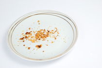 Cookies crumbs in an empty plate von Sami Sarkis Photography