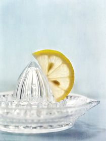 still life with a half slice of lemon von Priska  Wettstein