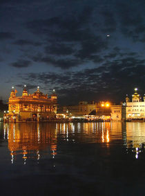 Golden Temple at Night von serenityphotography