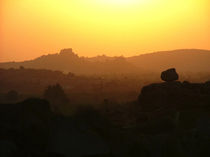 Sunset Glow Hampi von serenityphotography