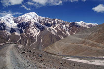 On the Road in Spiti Valley von serenityphotography