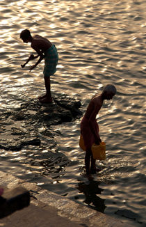 Collecting Water from the Ganges von serenityphotography