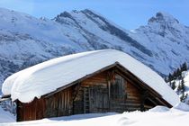 verschneite Hütte by Bettina Schnittert