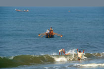 Fishermen off Black Beach Varkala von serenityphotography