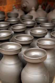 Pots Drying in Bhakatpur von serenityphotography