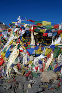 Prayer Flags top of Thorung La von serenityphotography