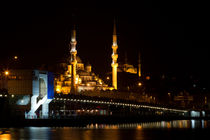 Galata Bridge and Eminonu New Mosque von Evren Kalinbacak