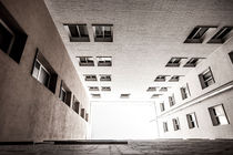 Tunnel Between Buildings von Marc Garrido Clotet