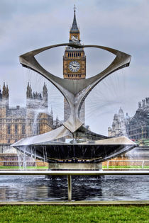 Big Ben and Fountain von Alice Gosling