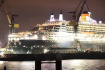 Queen Mary 2 im Dock by alsterimages