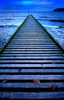 jetty in blue von meirion matthias