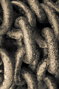 Iron chain by Lars Hallstrom