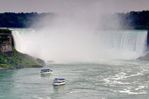 Maid of the Mist boat tour in Niagara Falls by Zoltan Duray