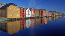 Alte Speicher in Trondheim by Reinhard Pantke