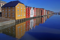 Alte Speicher in Trondheim by Reinhard Pantke