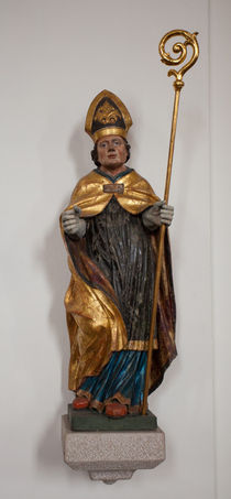 Statue in a church von safaribears